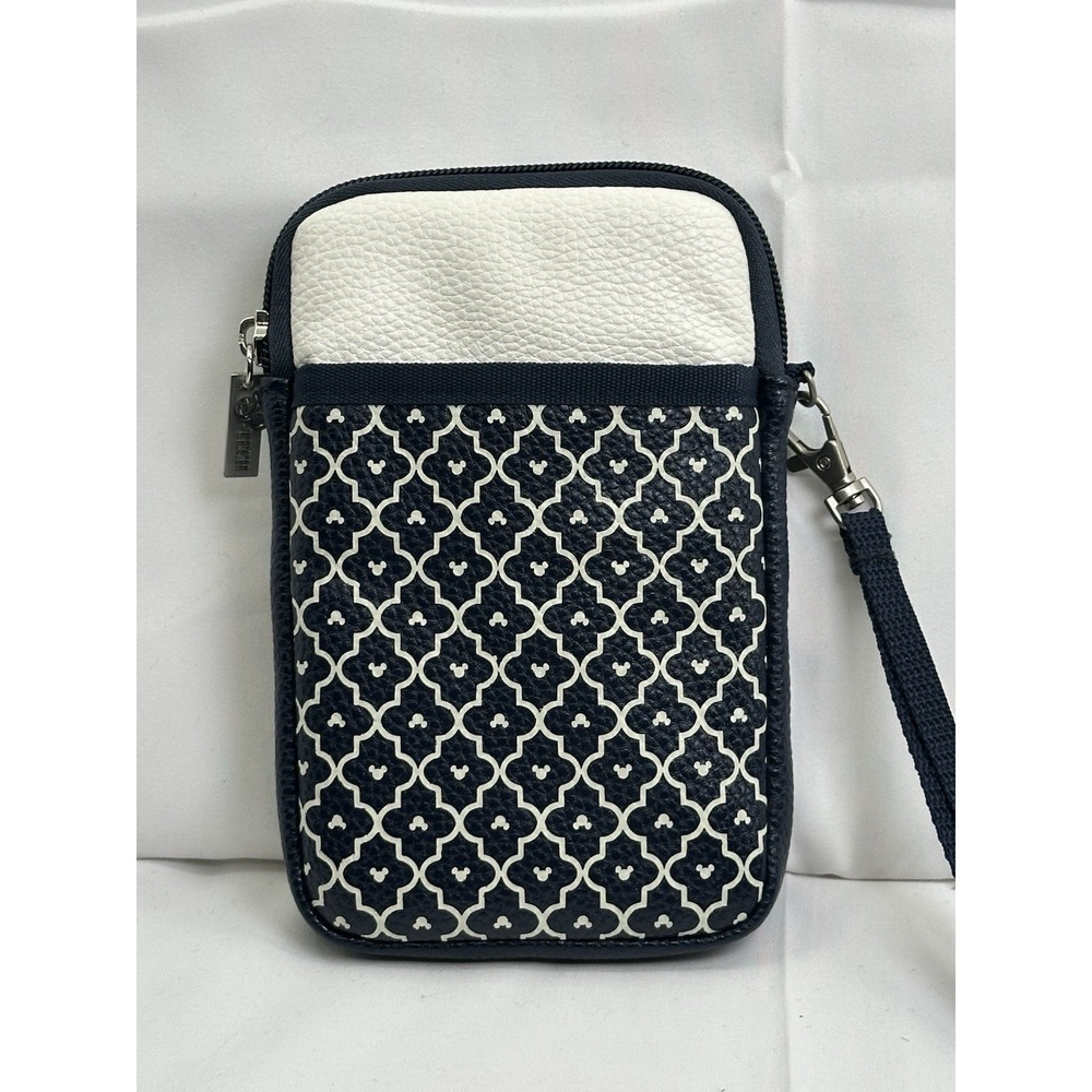 NWOT Disney D Tech Padded‎ Cell Phone And Card Holder Wristlet